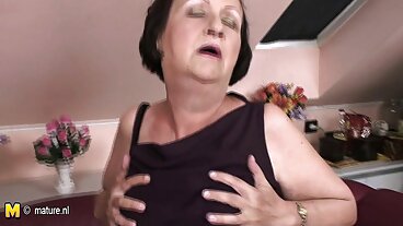 MYLF: સેકસી સેકસી વીડિયો બીપી Slut Eats A Hot MILF?s Pussy, Mia Lelani, Brooklyn Gre on PornHD