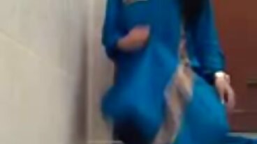 તોફાની અમેરિકા: ફુલ સેકસી વીડિયો બીપી પોર્નએચડી પર બેલા રોલેન્ડ તેના કર્મચારી માટે તેનો લંડ તેની ચૂતમાં ચોંટાડવા માટે તૈયાર છે.